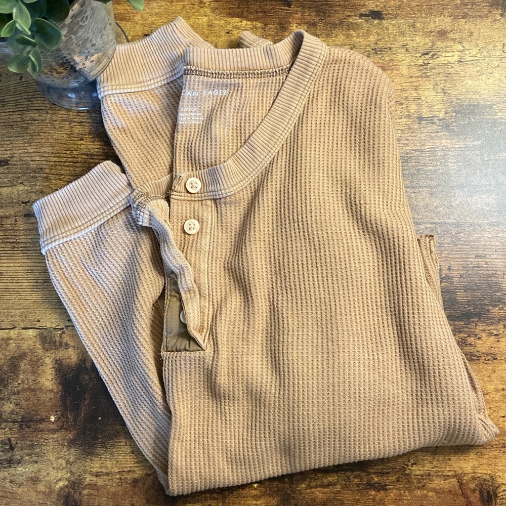 American Eagle Long-Sleeve Crop